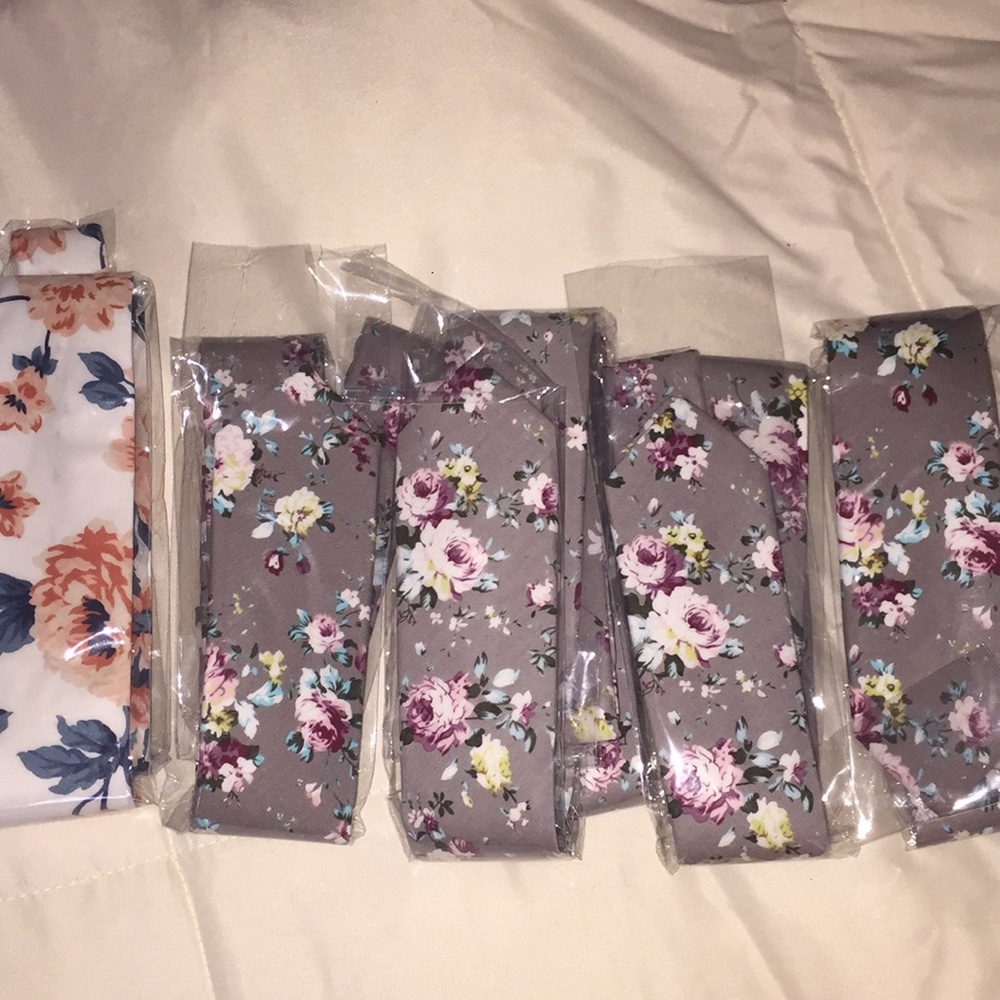Set of 6 ties. Floral print.
